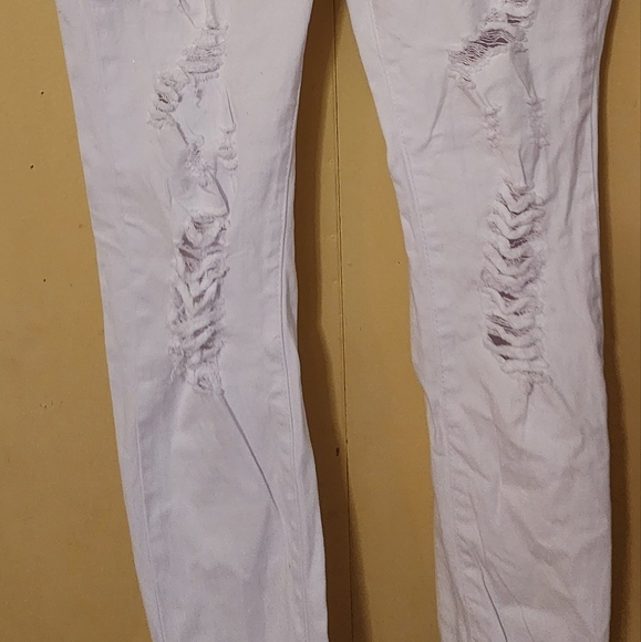 Elle Jeans, Size 5 White Jeans. - Picture 2 of 7